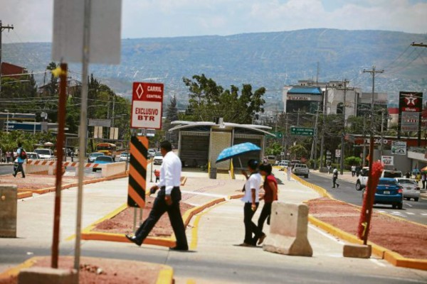Descartan uso de carriles del Trans450 para vehículos livianos