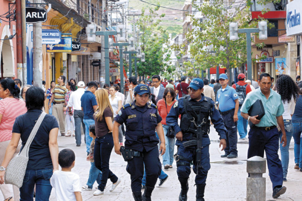 En estado de indefensión habitan capitalinos