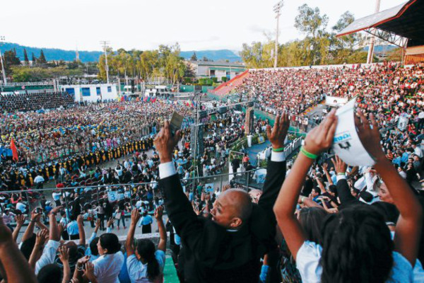 Colorido tributo a raíces hondureñas