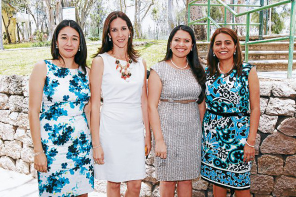 Brindis por ampliación de complejo educativo