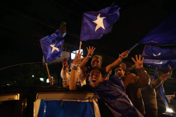 Nacionalistas muestran su apoyo a JOH por tercer día consecutivo