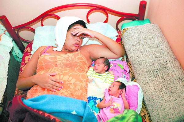 Madre enferma no tiene leche para sus gemelos