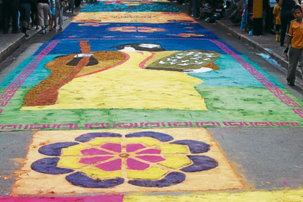 En riesgo elaboración de tradicional alfombra en Tegucigalpa
