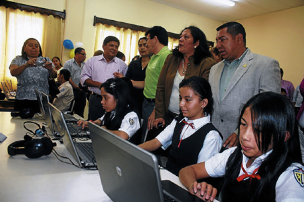 Inauguran aula virtual en la UNAH Tec-Danlí