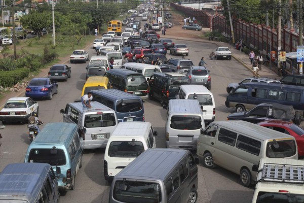 'Rapiditos” ilegales exigen con protesta permiso para operar