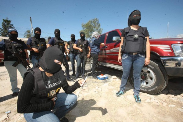 Siluetas femeninas enfrentan el peligro