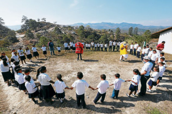 Equipamos a niños de Portillos, Cedros