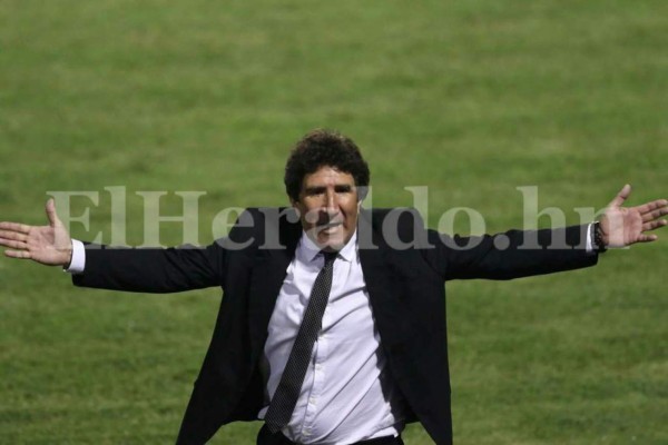 Héctor Vargas continuará al frente del Olimpia