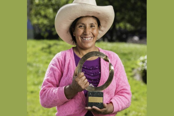 Peruana que evitó un proyecto minero recibe en EEUU máximo premio ambiental&nbsp;&nbsp;