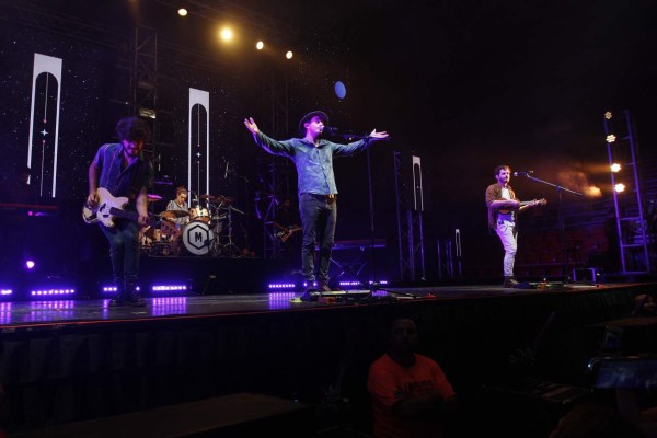 La mezcla pop folk de Morat arrasó en su debut en la capital hondureña