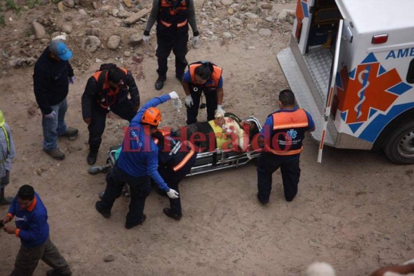 Dolorosas imágenes del fatal accidente de motocicleta de madre e hijo en el anillo periférico