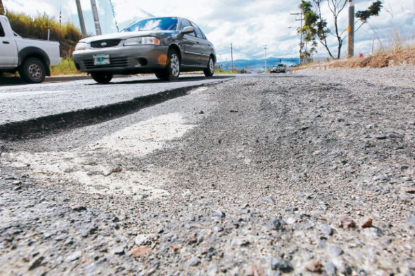 Bacheo a medias dejó peor el anillo periférico
