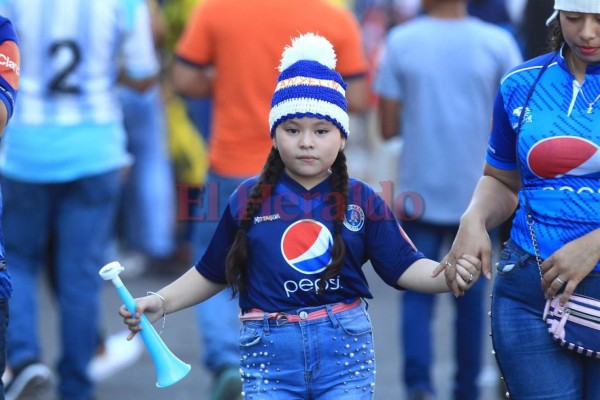 FOTOS: La hinchada infantil puso el ambientazo en el clásico Motagua vs Real España