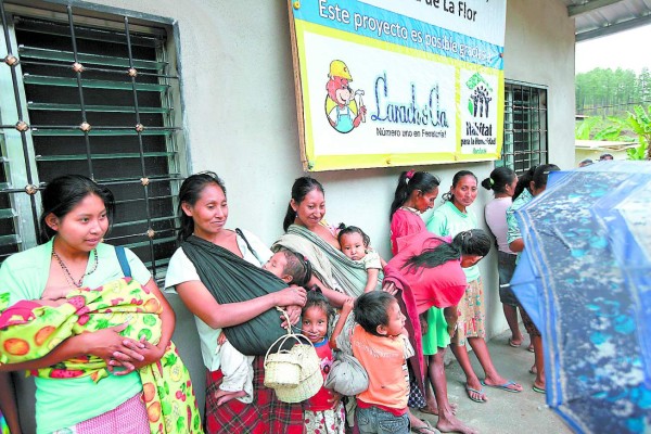 Por Larach y Cía. y Hábitat, tolupanes tienen casas dignas