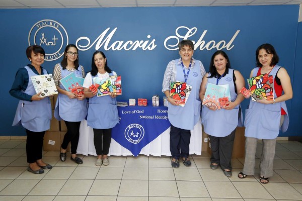 Maestros de Macris School hacen gala de solidaridad