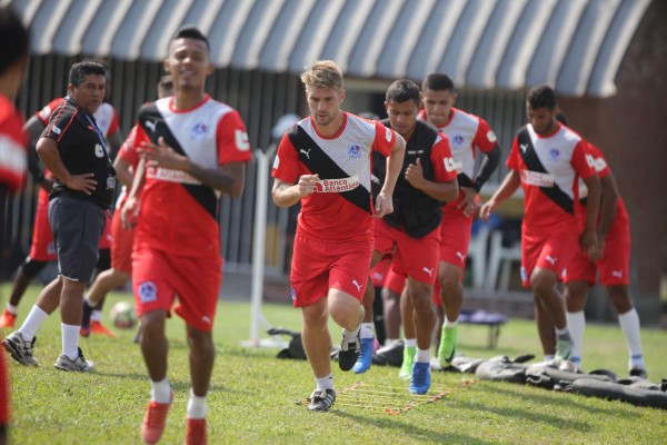 El entrenador del Olimpia Héctor Vargas: 'Costly es Costly en Centroamérica”