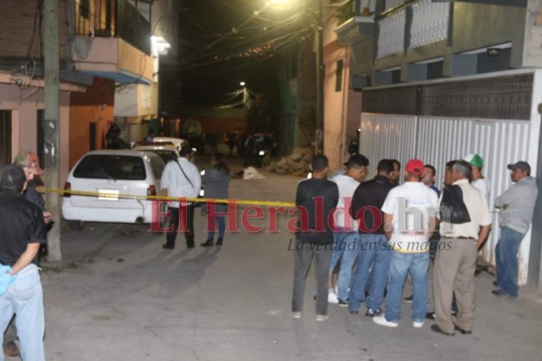 FOTOS: Conmoción y llanto en violenta escena del crimen de dirigente de taxis