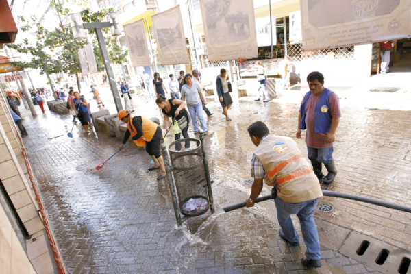 Limpieza en paseo Liquidámbar