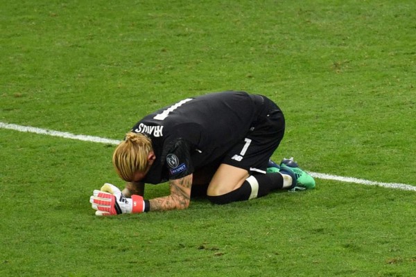 FOTOS: El lamento del arquero del Liverpool, Loris Karius, tras errores garrafales en final de Champions