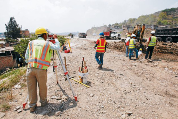 Construyen el primer paso a desnivel del anillo periférico