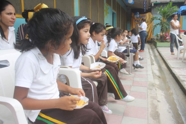 Más de 26 mil niños de 370 escuelas reciben merienda escolar en Danlí, El Paraíso