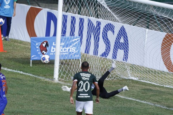 Aficionados del Yankel Rosenthal disfrutaron el festín de goles de Marathón contra Lobos UPNFM