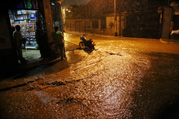 Lluvia provoca caos en la capital hondureña