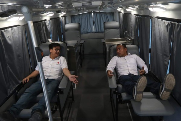 Honduras: La Cruz Roja adapta la primera unidad móvil captadora de sangre