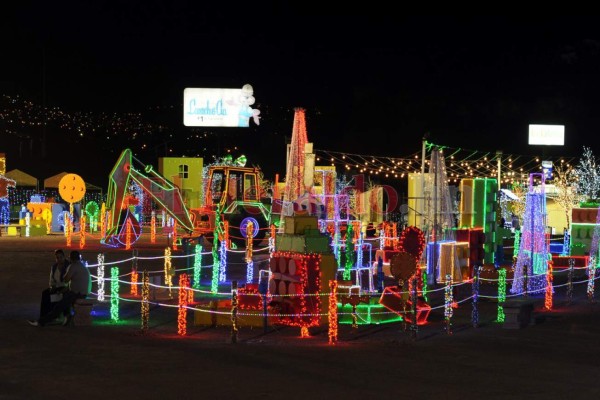 FOTOS: Luces, color y alegría en la Villa Navideña de Tegucigalpa