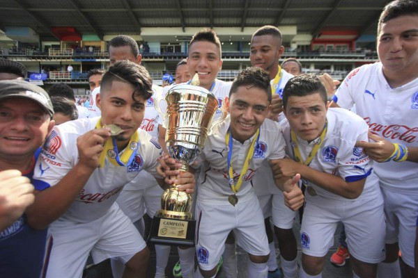 Olimpia gana al Real España y se convierte en primer tricampeón
