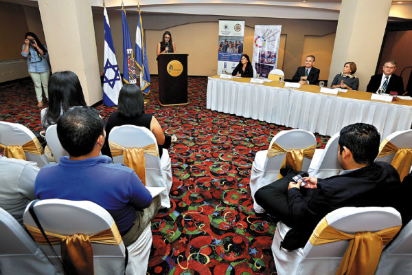 Realizan taller laboratorio empresarial de innovación