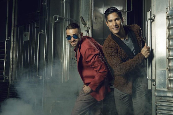 Listos para la vibrante fiesta con Chino y Nacho en el Chochi