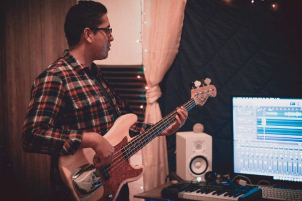 Revolución Total estrena 'Te adoramos”