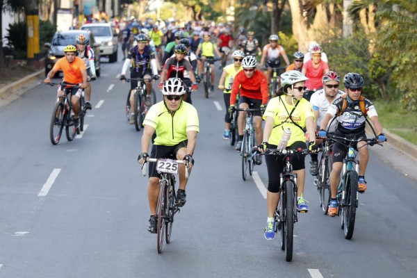 Ciclistas inundaron las calles capitalinas