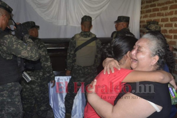 FOTOS: Entre lágrimas y dolor, despiden a policías caídos en fuga de 'El Porky'
