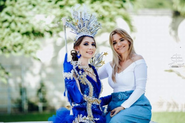 Vistoso traje de las palillonas de Danlí destaca por su tributo a la Bandera (FOTOS)
