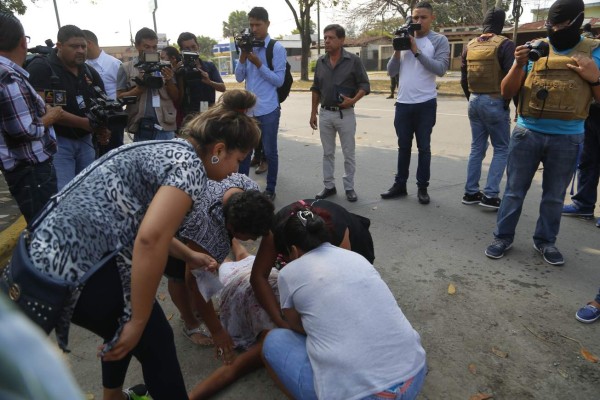 Honduras: Madre de reo se desmaya al enterarse que su hijo fue trasladado a 'El Pozo”