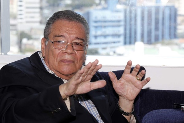 De locutor y reportero a funcionario con gran influencia