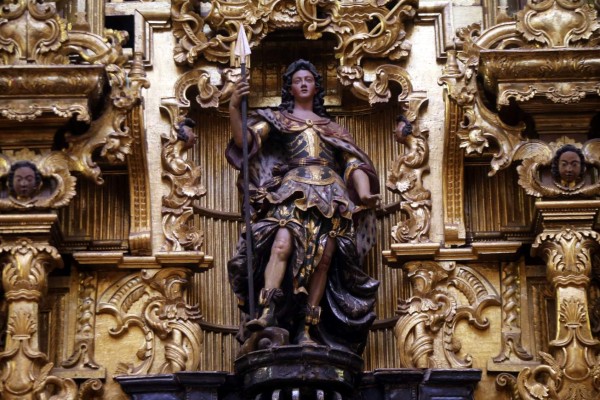 El protector de la capital es un arcángel guerrero