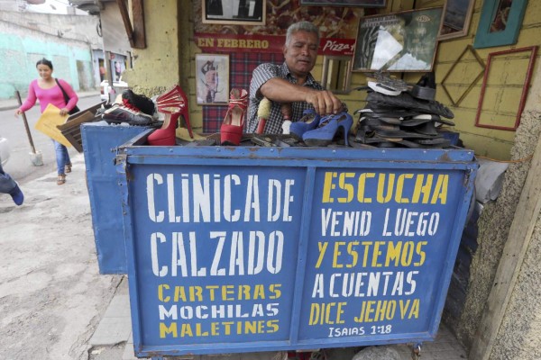 El doctor de los zapatos atiende en Comayagüela