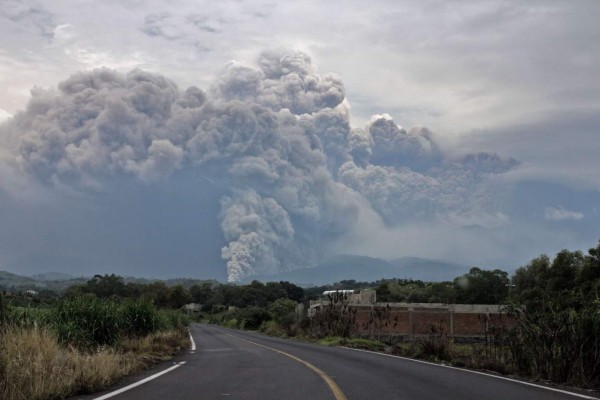 Más de 80 personas evacuadas en México por erupción del volcán de Colima&nbsp;&nbsp;