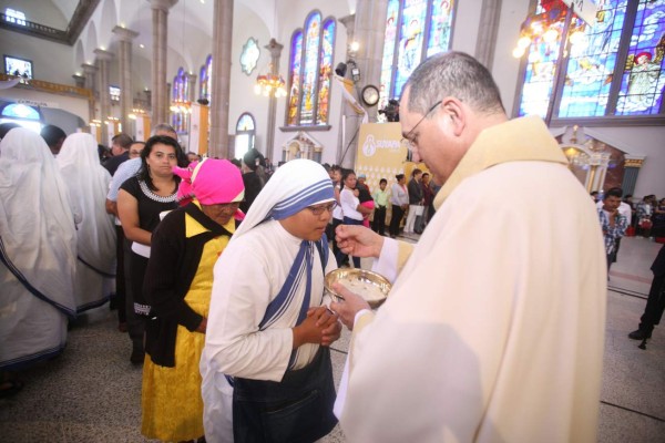 Honduras: Miles de peregrinos visitan a la Morenita en su cumpleaños