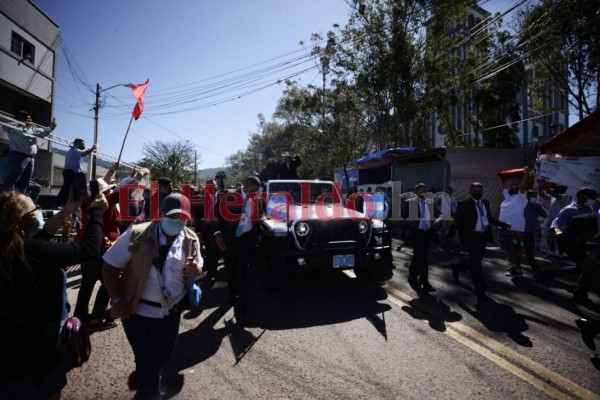 Las imágenes del recorrido de Xiomara Castro hacia el Estadio Nacional