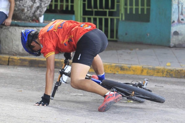 III Vuelta Ciclística: Las caídas aparatosas