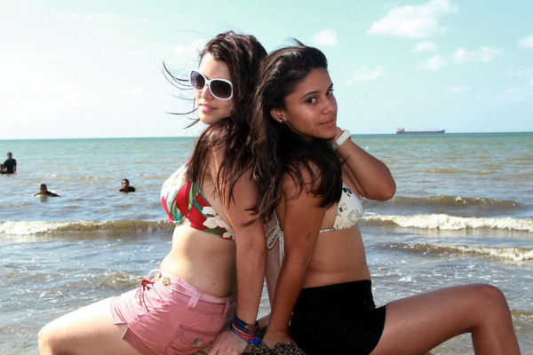 Bajo el resplandeciente sol, mujeres hondureñas derrochan belleza