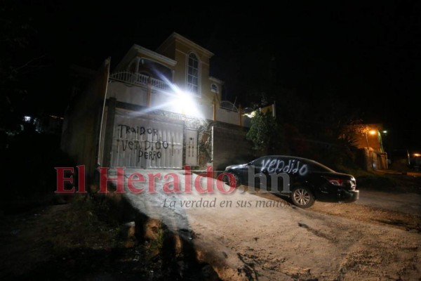 Vandalizan casa del diputado de Libre, Denis Chirinos: 'Traidor, vendido'