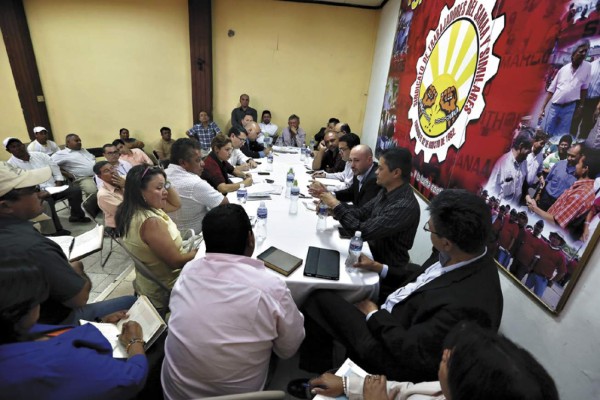 Sigue oposición a fideicomiso del SANAA