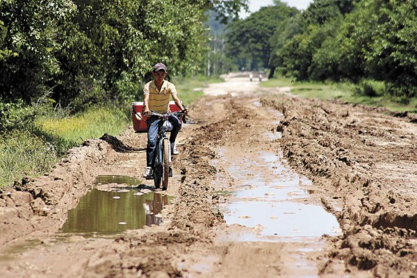 Urge carretera hacia Punta Ratón