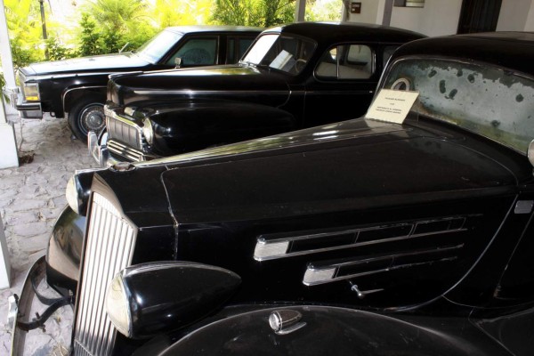 Flotilla presidencial de lujo en Villa Roy