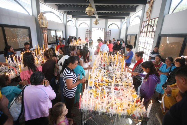 Honduras: Miles de peregrinos visitan a la Morenita en su cumpleaños